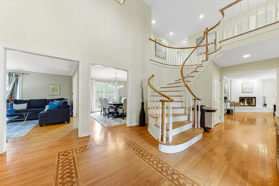 390 S Basswood Road, Lake Forest, IL 60045 - Image #2