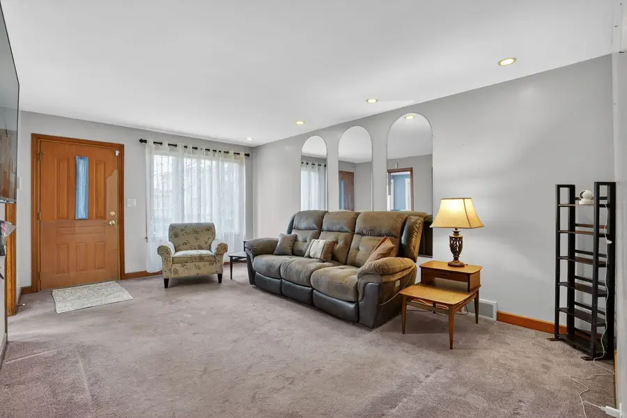 5321 N Mcvicker Avenue, Chicago, IL 60630 - Image #2