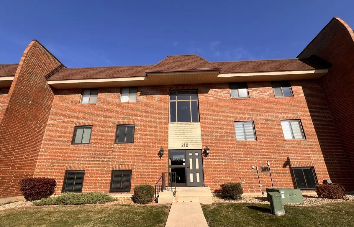 210 E Fountainview Lane #1A, Lombard, IL 60148 - Image #1