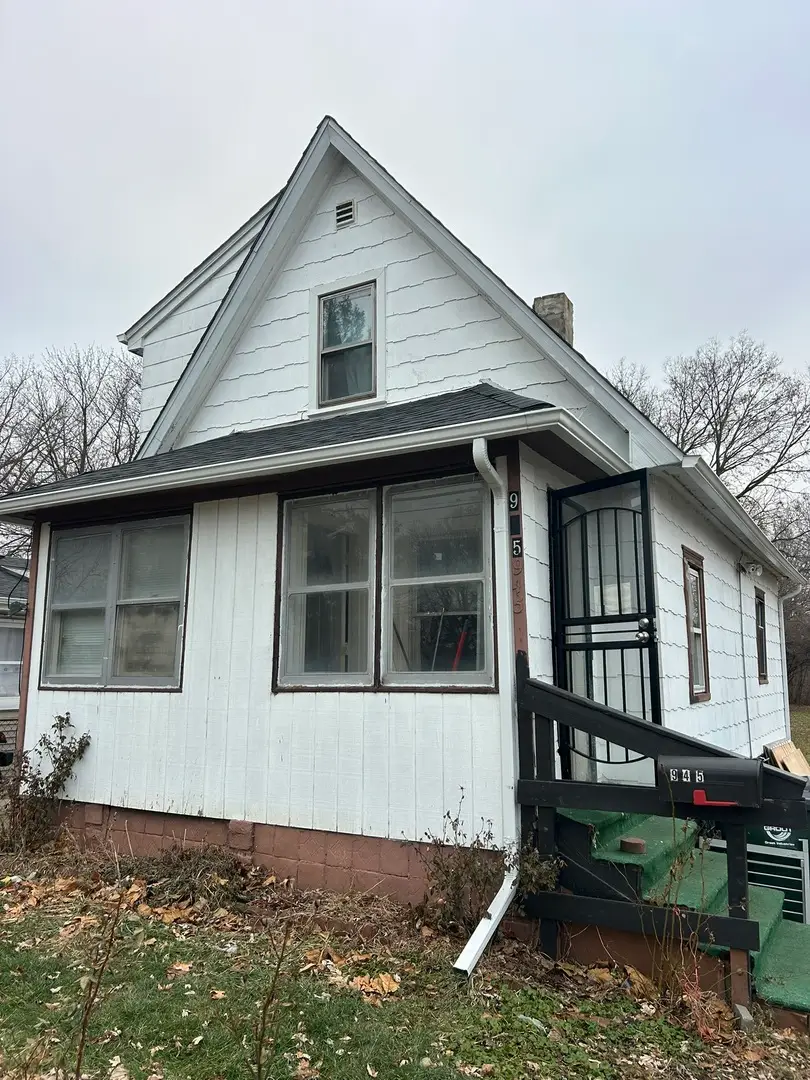 945 Sard Avenue, Aurora, IL 60506 - #1