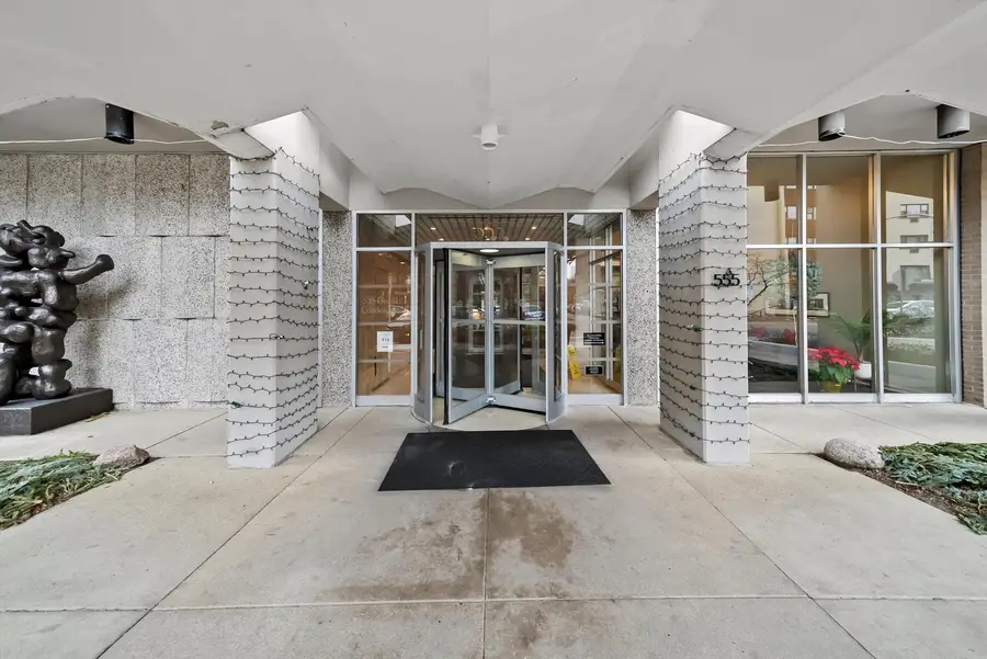 555 W Cornelia Avenue #1401, Chicago, IL 60657 - Image #2