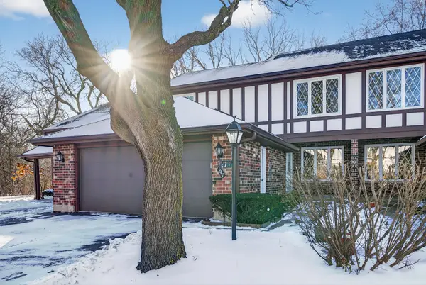 547 Woodmar Lane, Crystal Lake, IL 60014