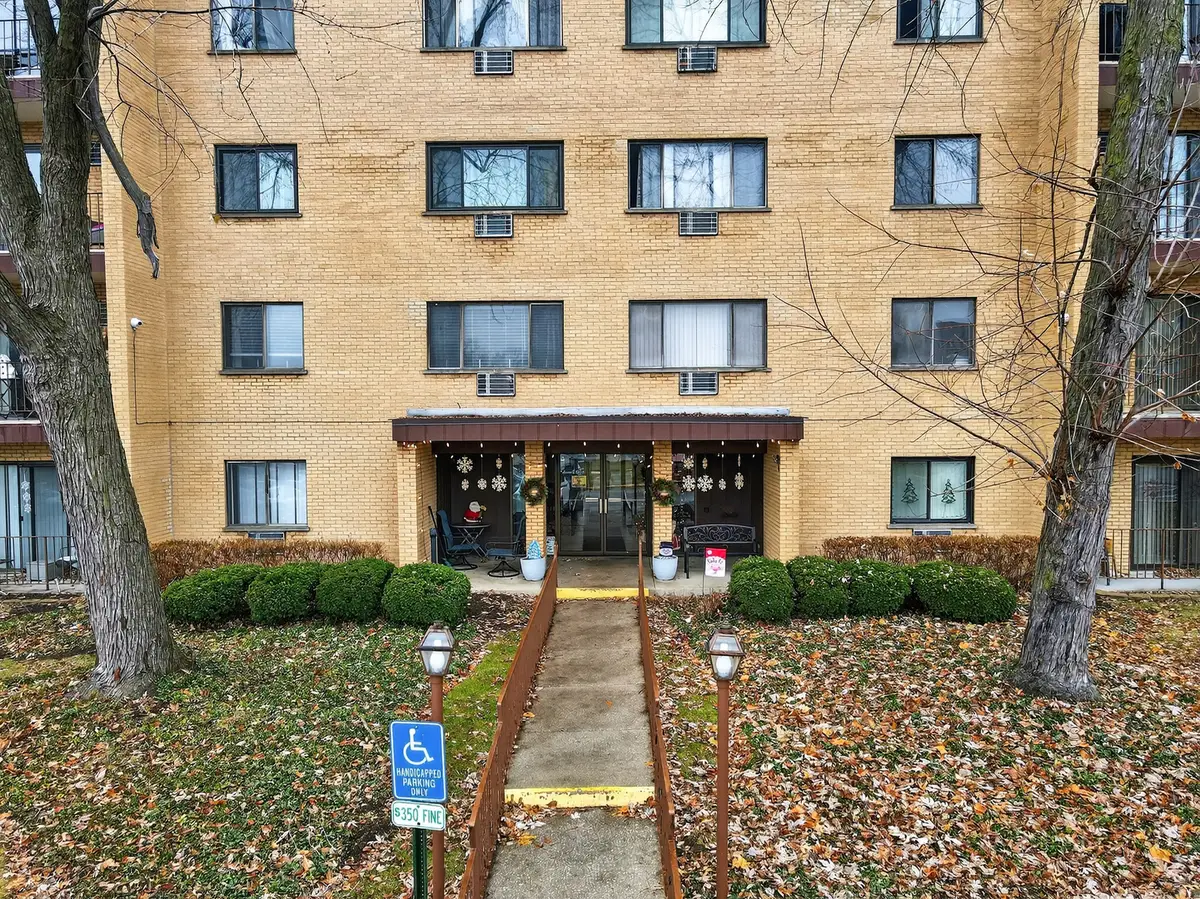 6670 S Brainard Avenue #209, Countryside, IL 60525 - Image #1