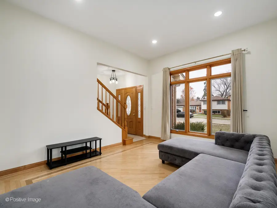 359 Gilbert Drive, Wood Dale, IL 60191 - Image #2