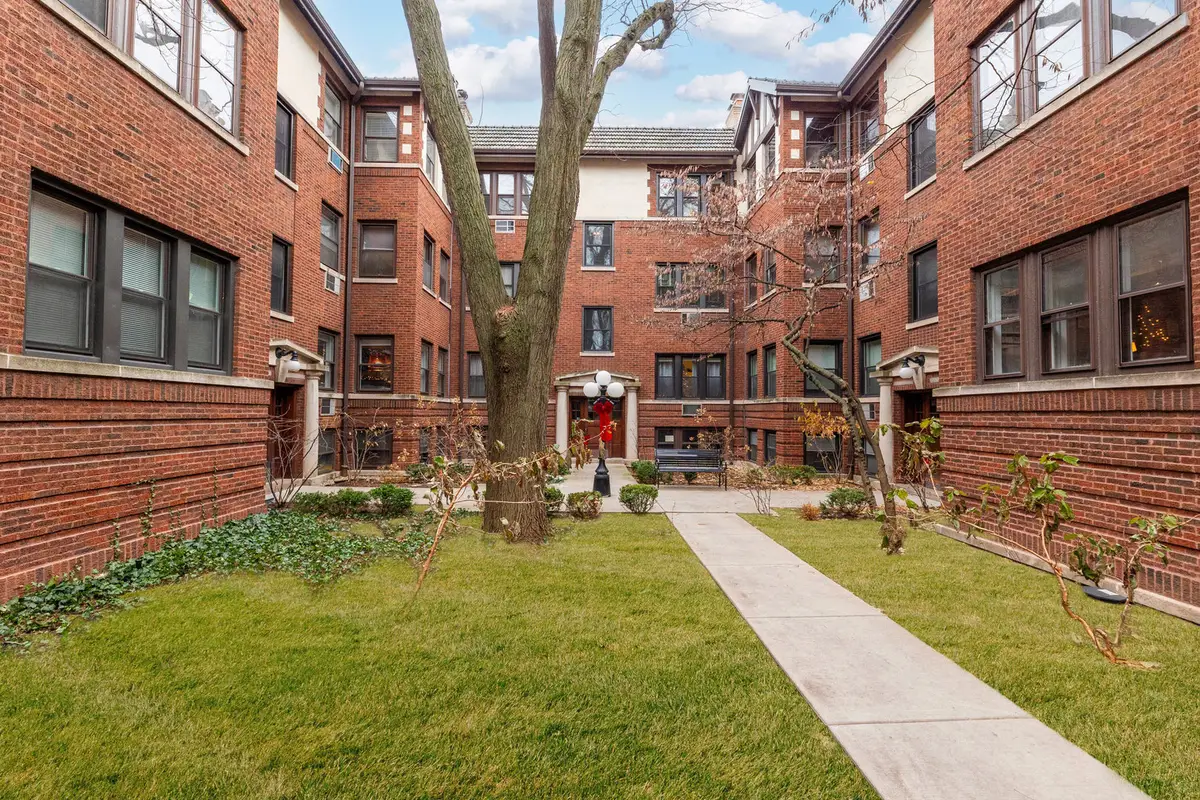 819 Lake Street #3W, Oak Park, IL 60301 - Image #1