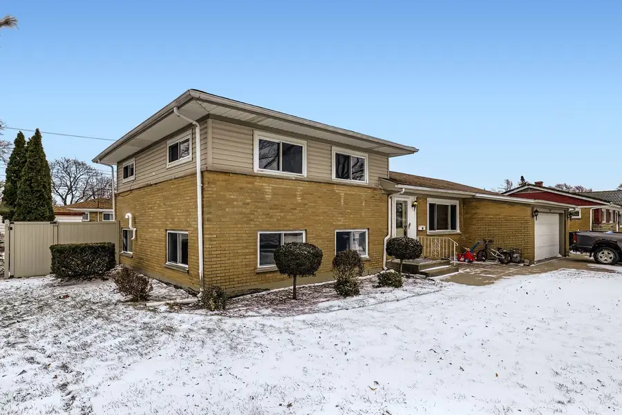 887 Ingram Place, Des Plaines, IL 60016 - Image #2