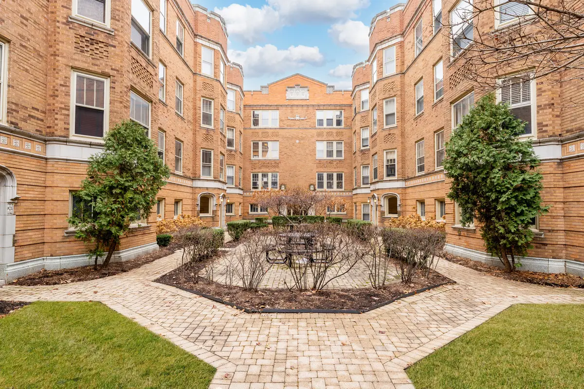 617 Washington Boulevard #2N, Oak Park, IL 60302 - Image #1