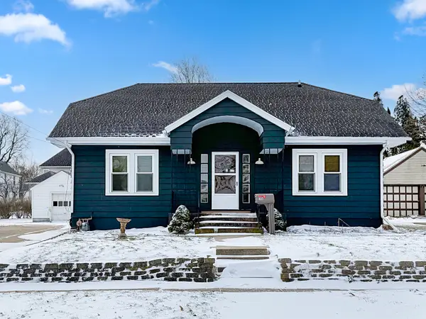 327 W Garfield Street, Freeport, IL 61032