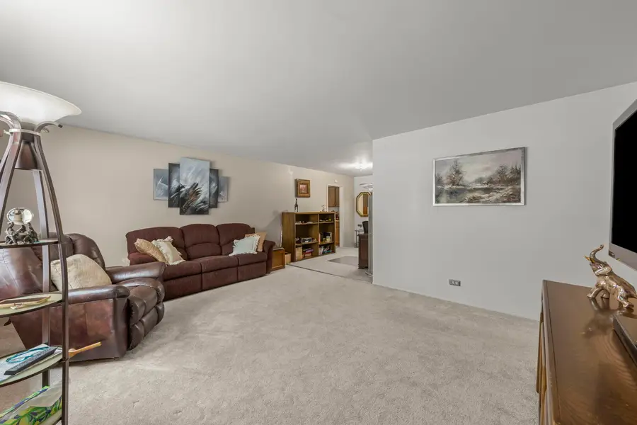 722 Countryside Drive, Wheaton, IL 60187 - Image #2