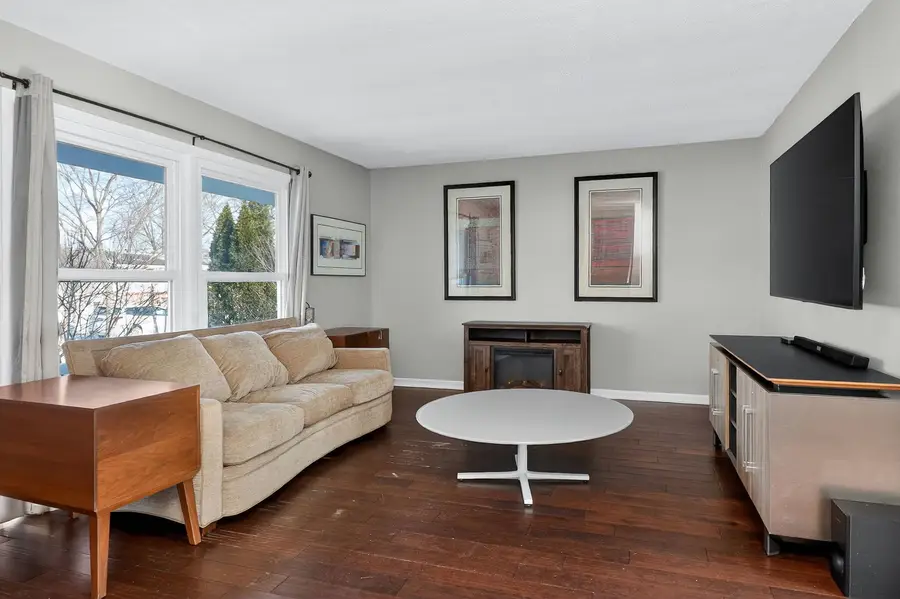 522 Apache Lane, Carol Stream, IL 60188 - Image #2