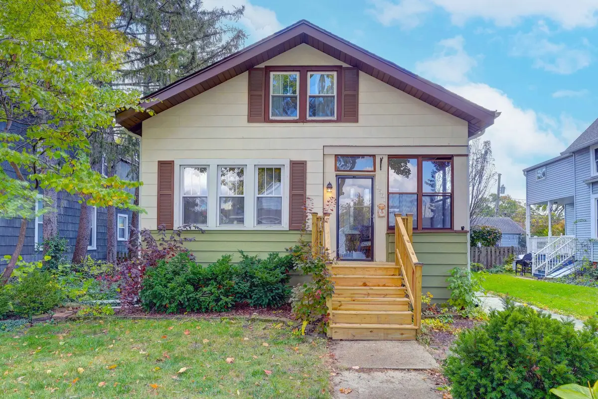 1561 E Walnut Avenue, Des Plaines, IL 60016 - Image #1