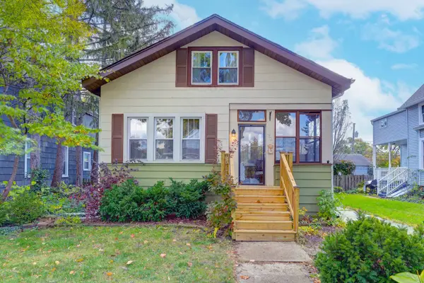 1561 E Walnut Avenue, Des Plaines, IL 60016