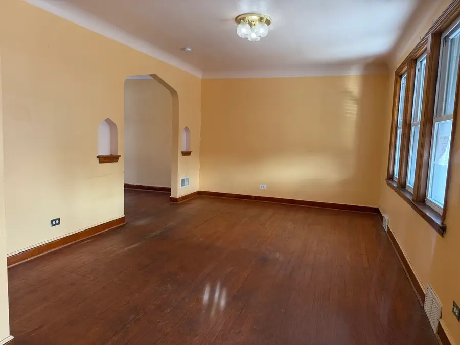 9134 S Paxton Avenue, Chicago, IL 60617 - Image #3