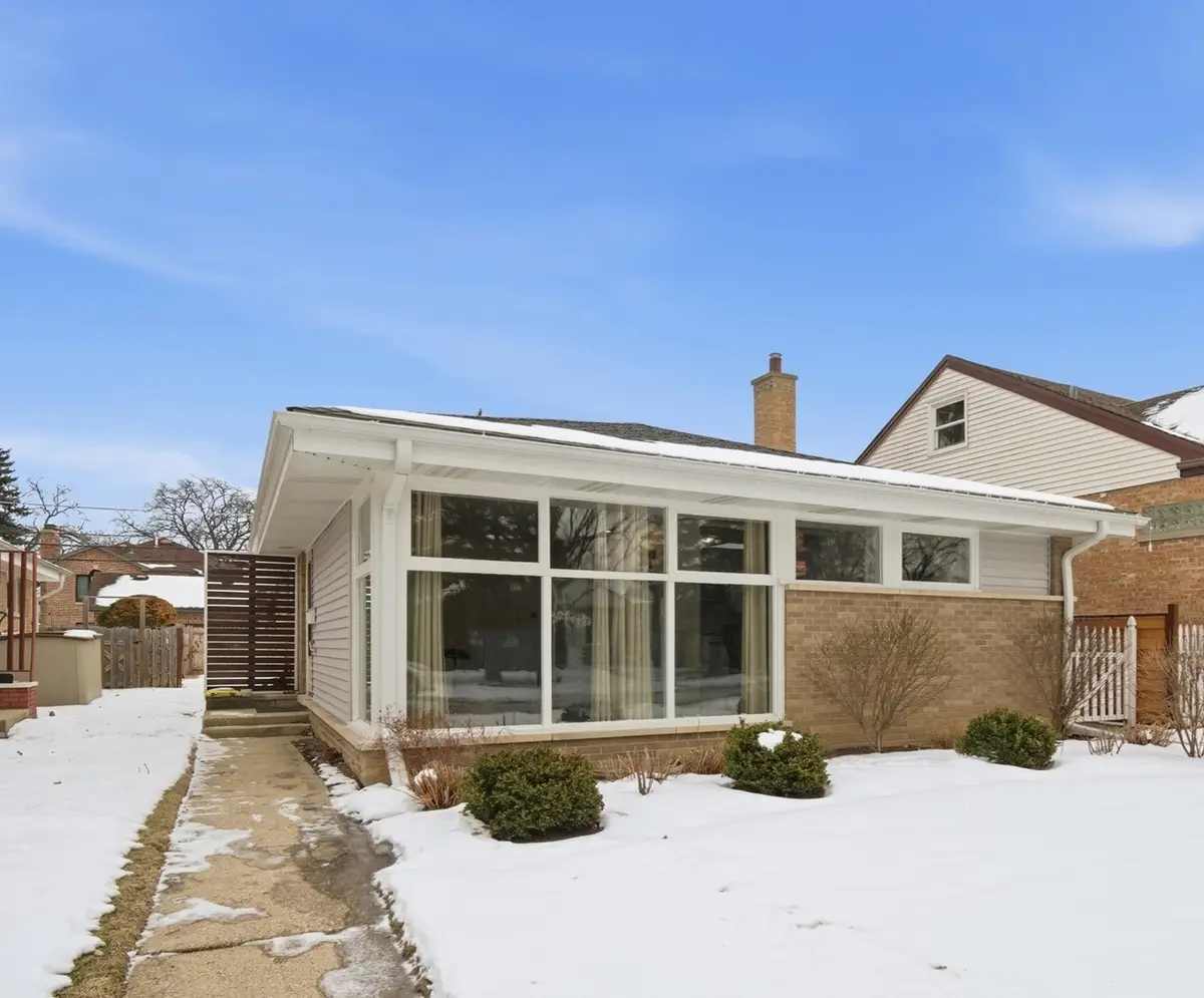 7531 N Karlov Avenue, Skokie, IL 60076 - Image #1