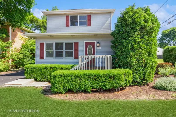 915 E Chicago Avenue, Naperville, IL 60540