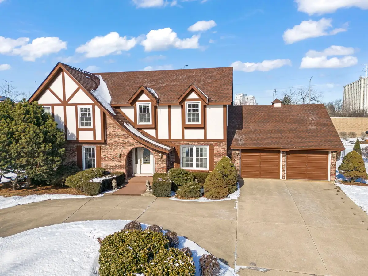 19W140 Avenue Chateaux, Oak Brook, IL 60523 - #1