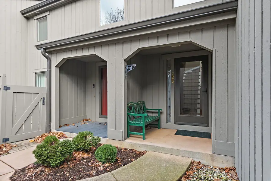 225 Shoreline Road, Lake Barrington, IL 60010 - Image #2