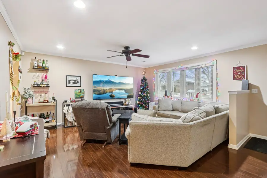 641 Winthrop Avenue, Glendale Heights, IL 60139 - Image #2