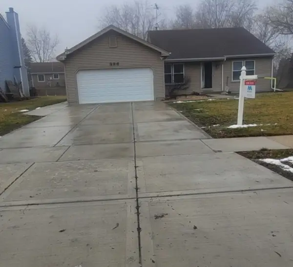 996 Hawthorne Drive, Crystal Lake, IL 60014