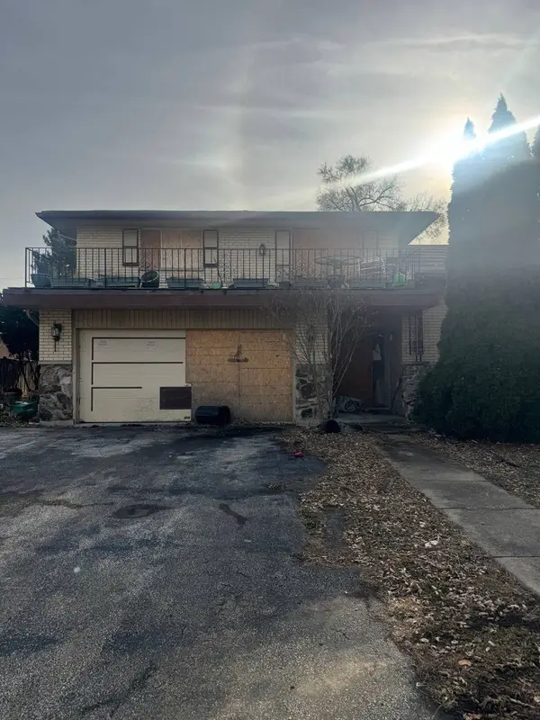 5727 W 82nd Street, Burbank, IL 60459