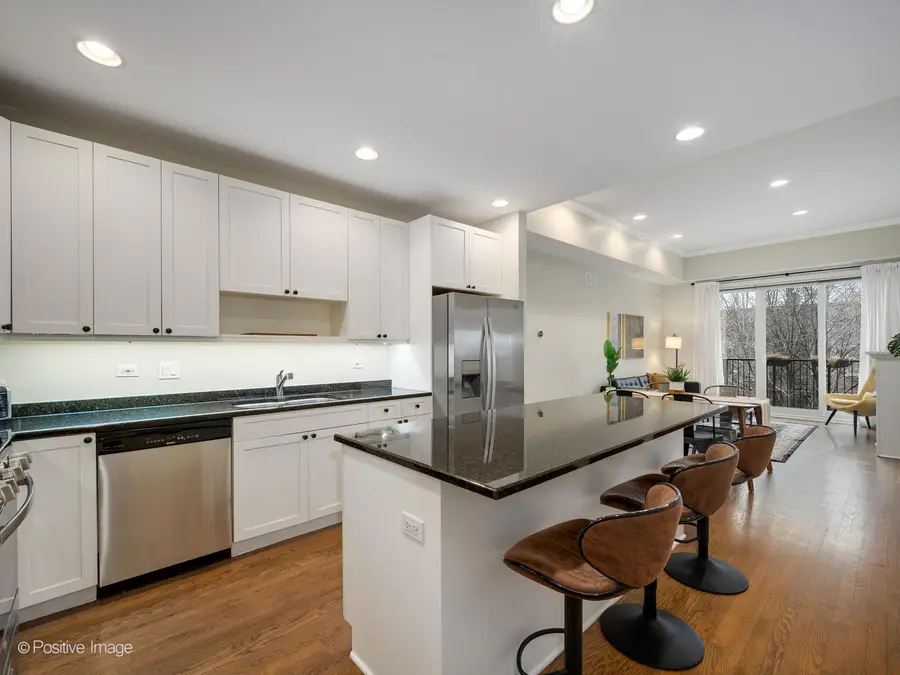 2555 W Leland Avenue #204, Chicago, IL 60625 - Image #2