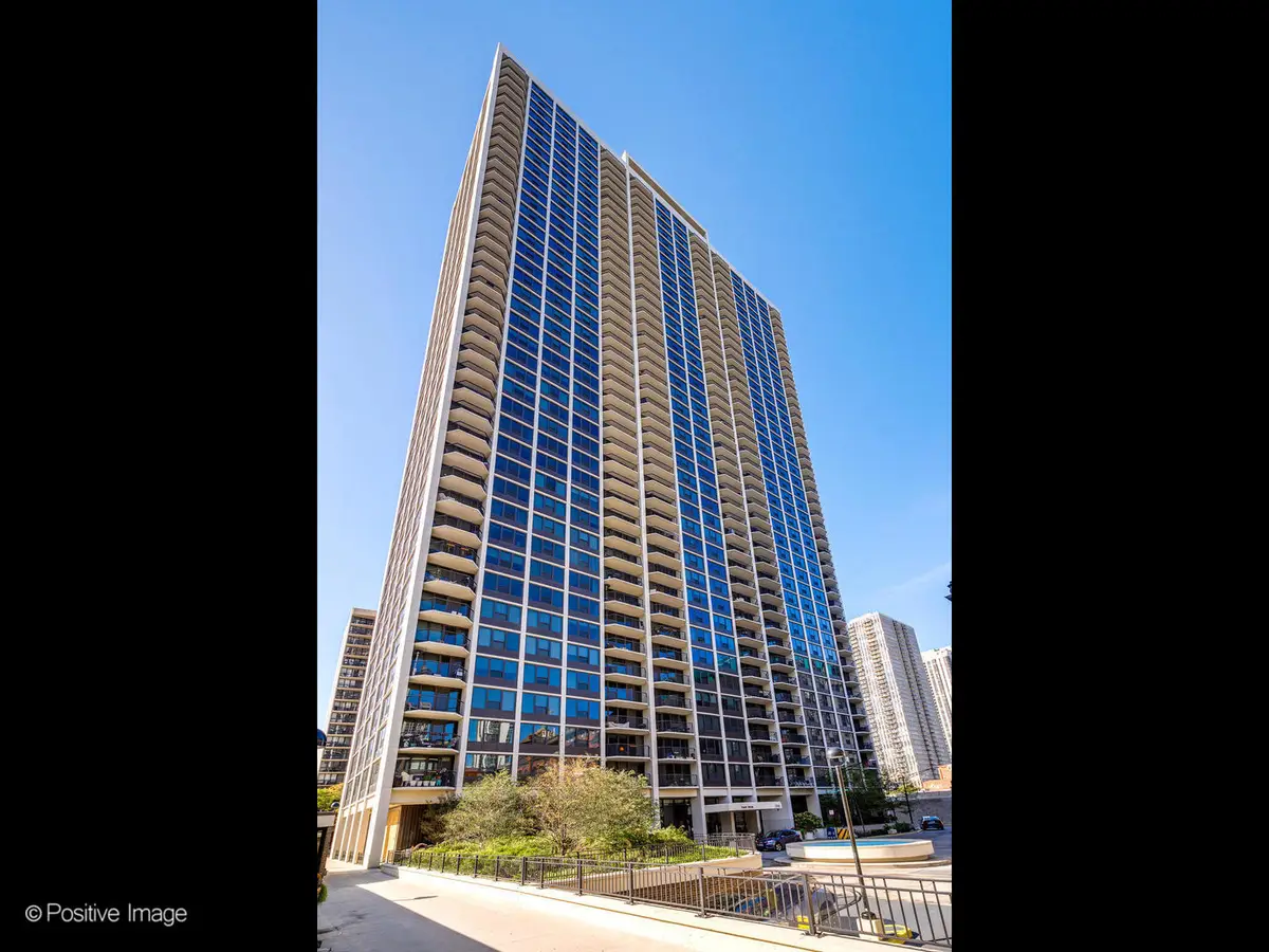 1560 N Sandburg Terrace #1609J, Chicago, IL 60610 - Image #1