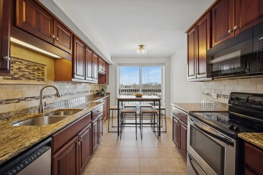 1695 2nd Street #402, Highland Park, IL 60035 - Image #3