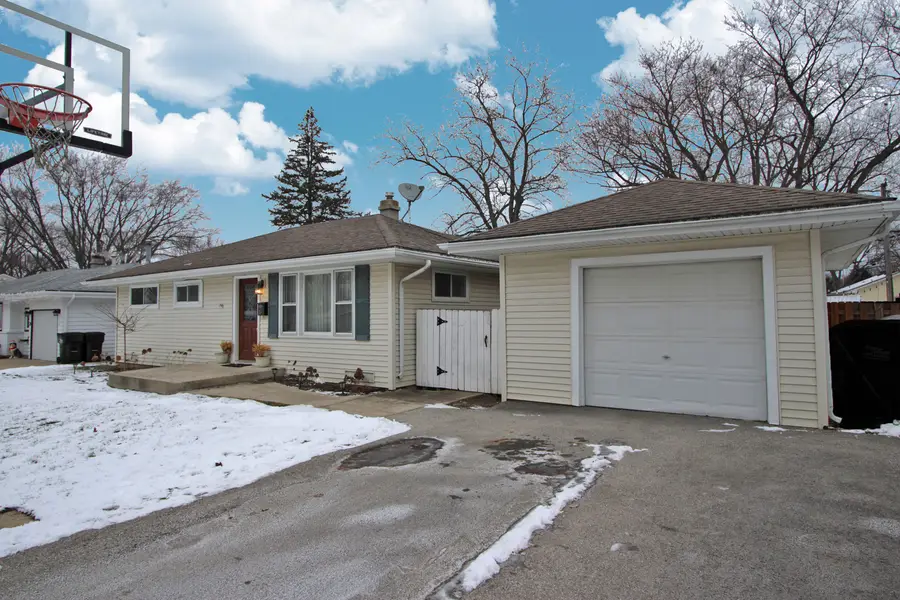 33 Johnathan Road, Lake Zurich, IL 60047 - Image #2