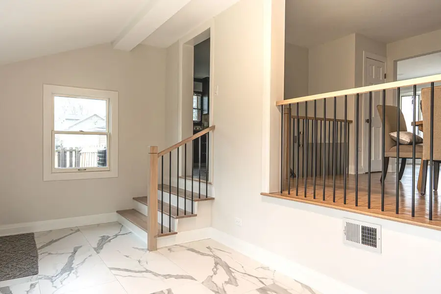 325 Roger Road, Darien, IL 60561 - Image #2