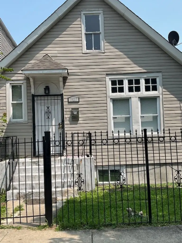 7927 S Burnham Avenue, Chicago, IL 60617 - Image #1