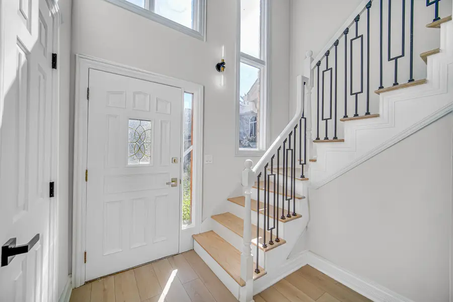 424 Ashbury Drive, Hinsdale, IL 60521 - Image #2