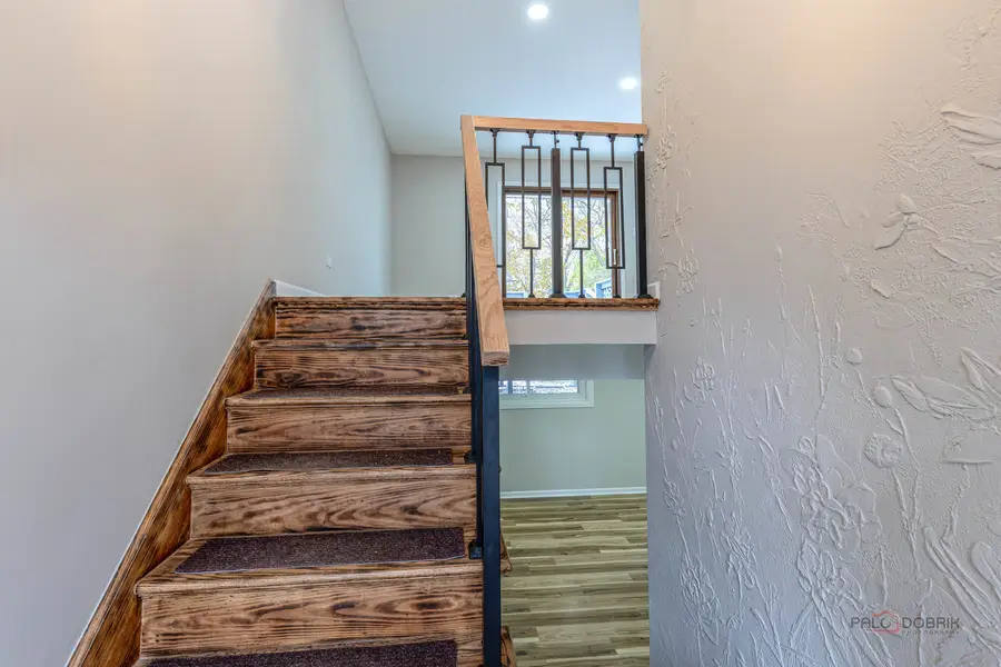 1096 Beechwood Road, Buffalo Grove, IL 60089 - Image #3