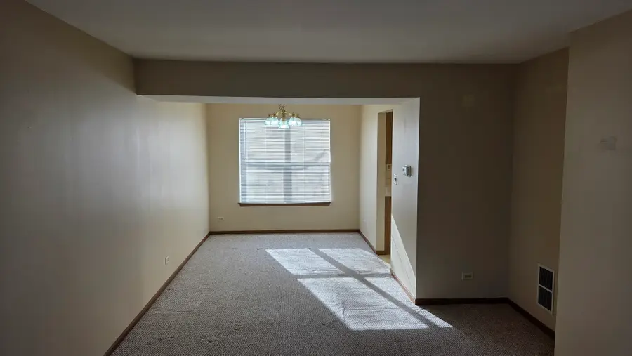 1317 Spalding Drive, Mundelein, IL 60060 - Image #2