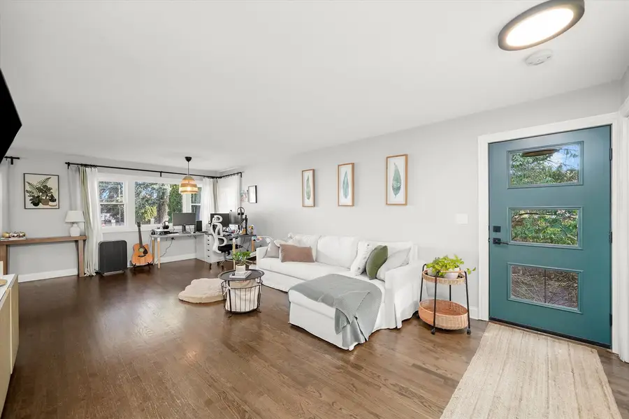 3801 W Sherwin Avenue, Lincolnwood, IL 60712 - Image #2