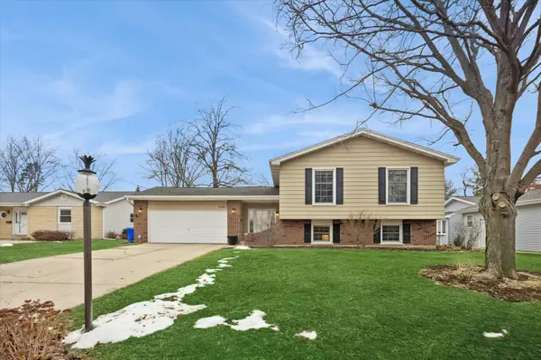 1351 Brentwood Lane, Wheaton, IL 60189