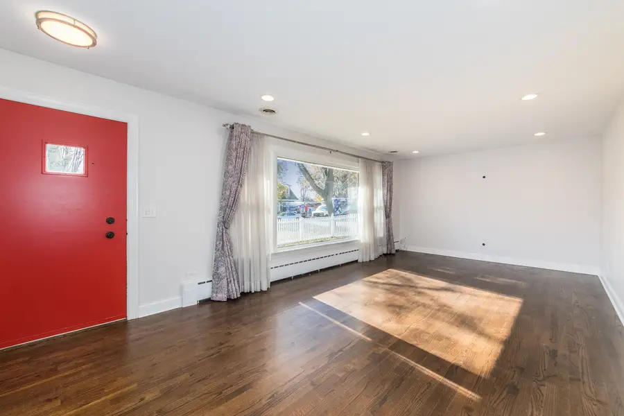 101 N Pine Street, Mount Prospect, IL 60056 - Image #2