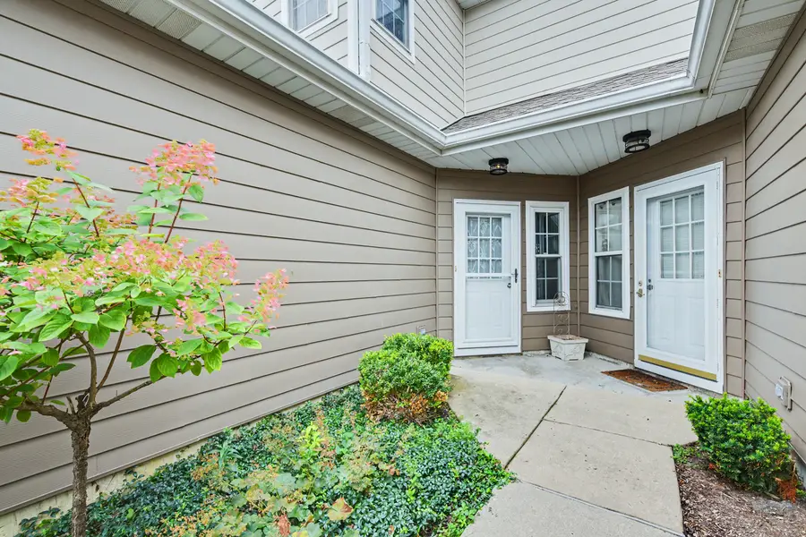 1604 Woodhaven Court #B, Mundelein, IL 60060 - #2