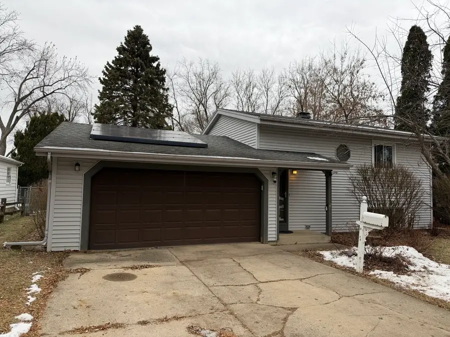 316 Maplewood Lane, Crystal Lake, IL 60014 - Image #2