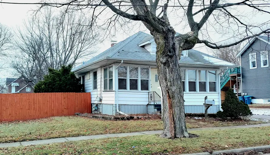 628 Monroe Street, Aurora, IL 60505 - Image #2