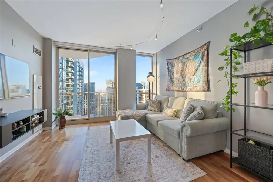 645 N Kingsbury Street #1605, Chicago, IL 60654 - Image #2