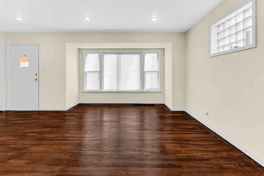 10558 S Prairie Avenue, Chicago, IL 60628 - Image #3