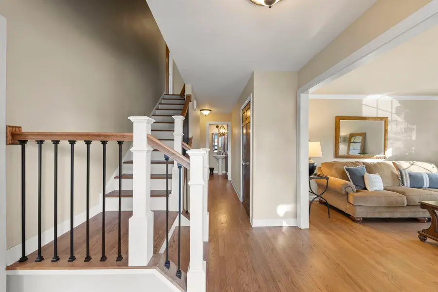 825 Evergreen Avenue, Glen Ellyn, IL 60137 - Image #2