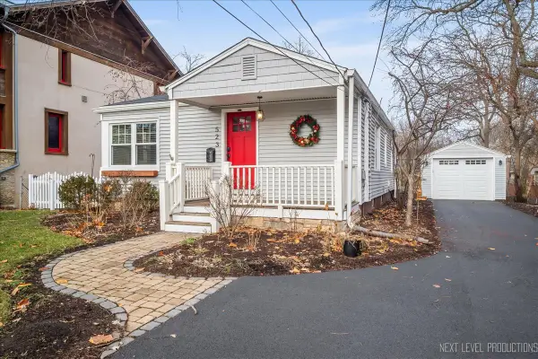 523 Eklund Avenue, Geneva, IL 60134