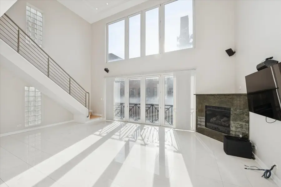 1614 W Augusta Boulevard #3, Chicago, IL 60622 - Image #2