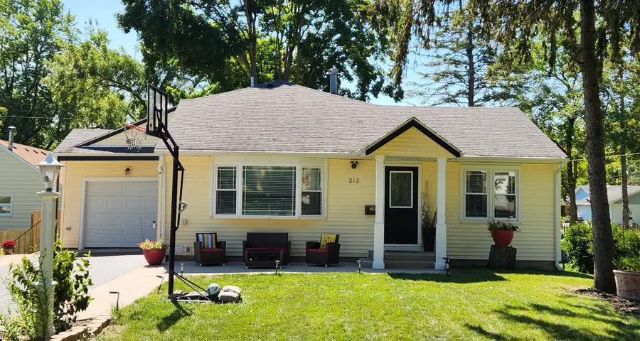 212 Lewis Avenue, Wauconda, IL 60084 - Image #2