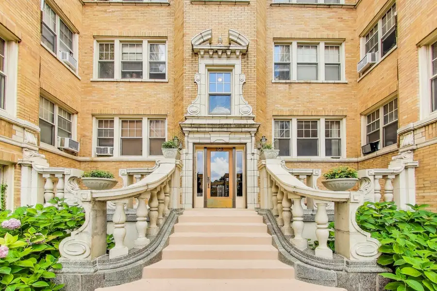 243 Washington Boulevard #3A, Oak Park, IL 60302 - Image #3