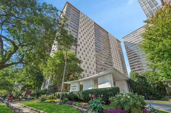 3950 N Lake Shore Drive #2125, Chicago, IL 60613