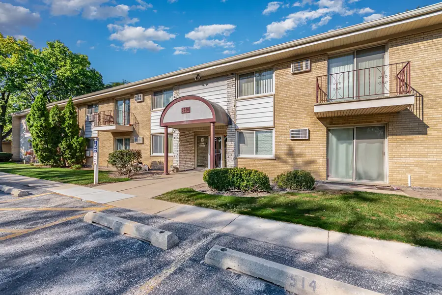 5740 Concord Lane #12, Clarendon Hills, IL 60514 - Image #2