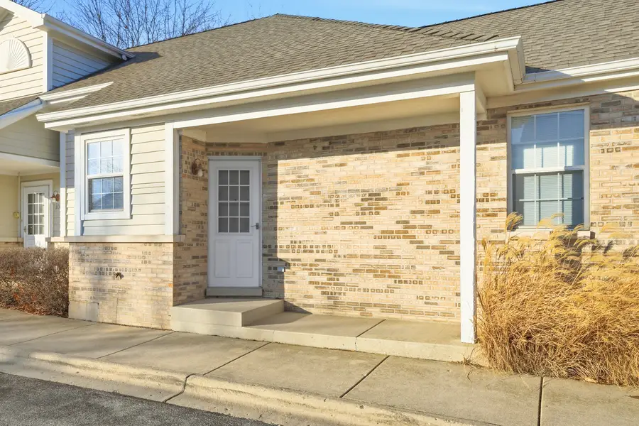 106 Hillwood Place, Aurora, IL 60506 - Image #2
