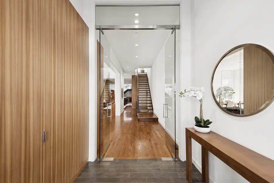 53 E Bellevue Place, Chicago, IL 60611 - Image #2